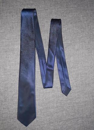 Темно синий галстук с узором