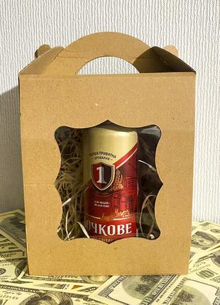 Подарункова упаковка для пивного келиха з банкою світлого пива...