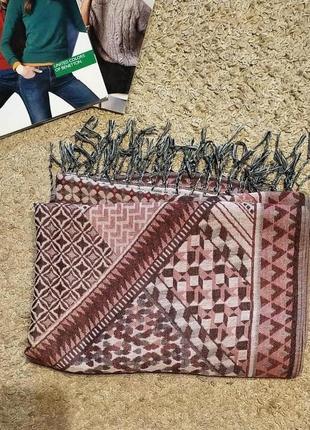 Stradivarius большой, широченный,теплый палантин/шарф, с принтом