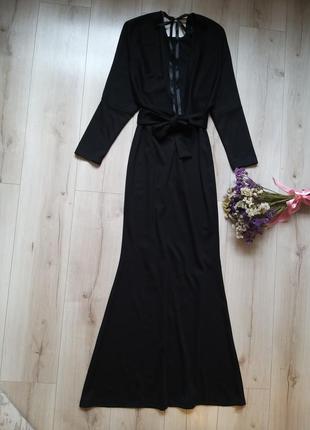 Черное длинное платье с открытой спинкой