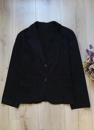 Класический черный пиджак