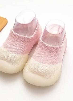 Тапочки-носки для девочки с защитным носочком