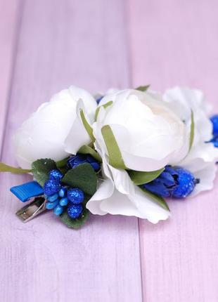 Заколка з квітами біло-синя