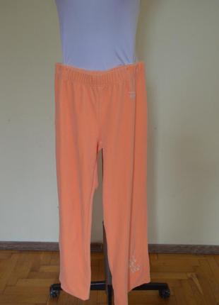 Красивые велюровые штаны персикового цвета с вышивкой