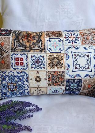Декоративна подушка  30*45 см з вітражами  з щільної тканини