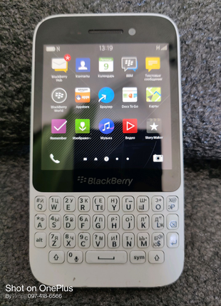 Смартфон Blackberry Q5