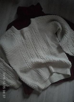 Обьемный шерстяной свитер