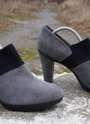 Жіночі туфлі, ботильйони geox inspiration high heels
