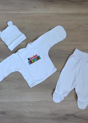 Комплект костюм для новонароджених білого кольору