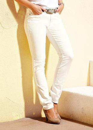 Белые джинсы с вышивкой тсм tchibo, германия
