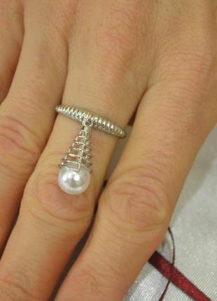 Стильное кольцо с жемчугом из серебра