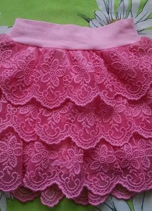 Розовая с кружевными рюшами юбка для девочки 2-3 года