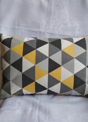 Декоративна подушка 30*45 см сіро жовті трикутники з водоо...