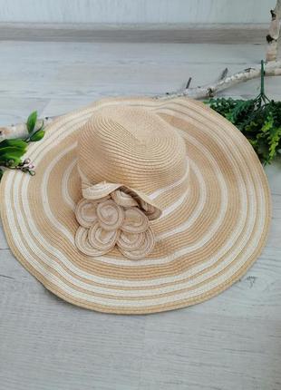 Шекарний капелюх шляпа на море пляж