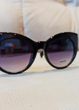 Сонцезахисні брендові жіночі окуляри