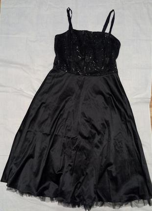Вечернее платье на бретельках черное с пайетками вышиванка