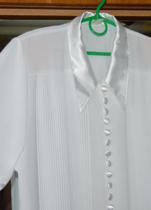 Легкая белая блуза с короткими рукавами
