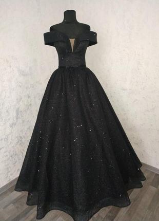 Чорне глітерне випускне плаття