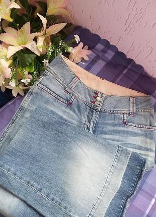 Обалденные джинсы , модные расклешенные к низу