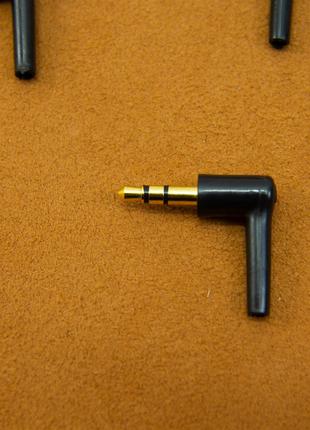 Качественный штекер для наушников 3.5 мм Jack (под 90 градусов)
