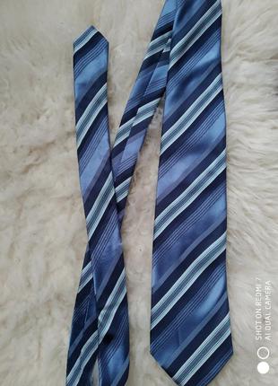 Стильный галстук hugo boss