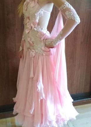 Нежно-розовое платье для бальных танцев стандарт