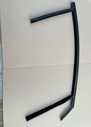 Уплотнитель двери Ford Focus 3 2.0 2015 перед. прав. (б/у)