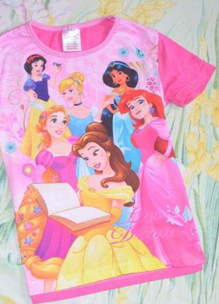 Яскрава футболка з принцесами
