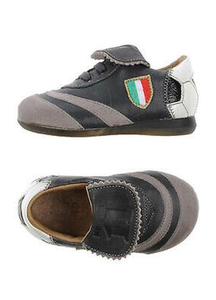 Дитячі шкіряні кросівки\можна як футбольна взуття\momino італі...