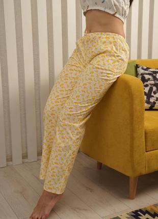 Жіноча піжама з футболкою та штанами банани