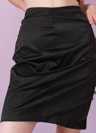 Чёрная атласная юбка-карандаш