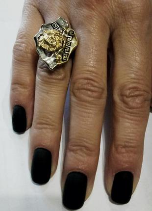 Versace кольцо женское из золотистого и серебристого металла