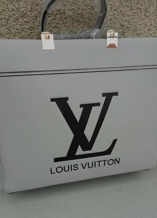 Louis vuitton стильная женская сумка светло серого цвета