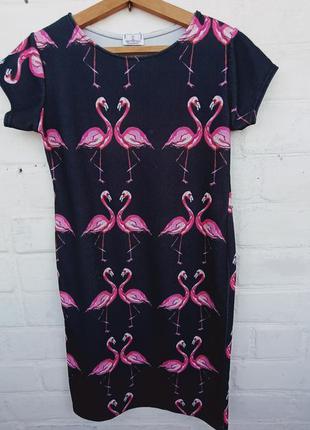 Платье прямого фасона в принт фламинго