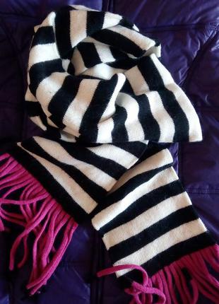 Чудовий,стильний, смугастий шарф з китицями