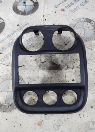Рамка магнитофона Jeep Compass 2.4 2014 (б/у)