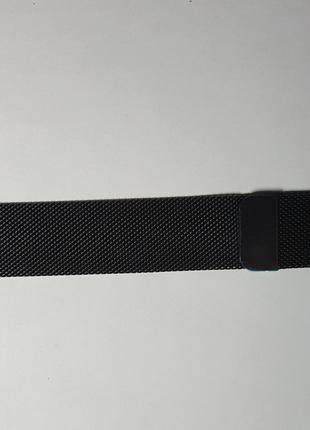 Металевий ремінець для Apple Watch чорного кольору.