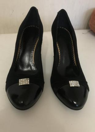 Туфли женские чёрные замшевые на каблуке