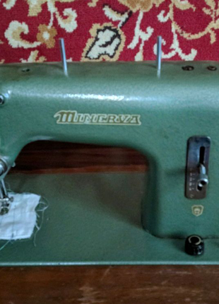 Швейна машинка з ножним приводом Minerva б/у в робочому стані