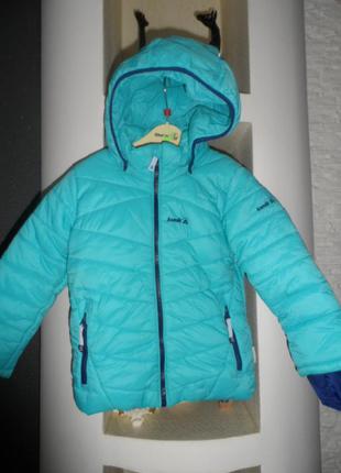 Яркая,фирменная куртка kamik ,холод.осень ,зима ,на 4 года