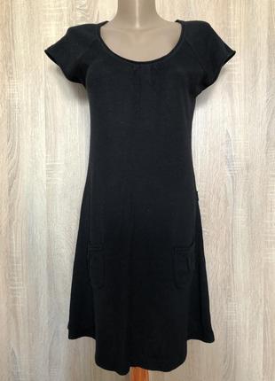Черное трикотаэное платье promod с карманами