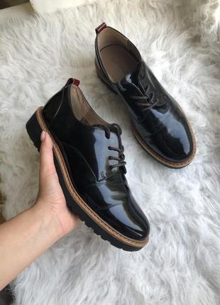 Кожаные лакированные чёрные туфли оксфорды брогги бренд catwalk