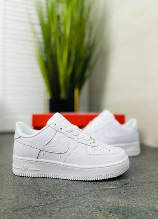 Шкіряні жіночі кросівки nike air force white, найк аір форс білі